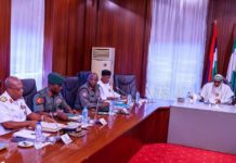 Buhari meets service chiefs in closed doors