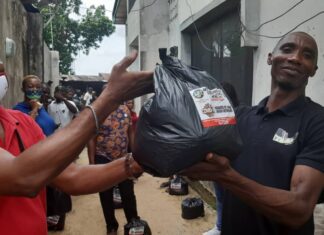 Akwa Ibom, Cross River indigenes in Netherlands donate foodstuffs to community