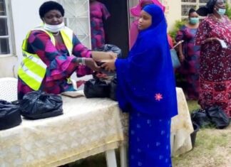 Group in Plateau distributes food items to women