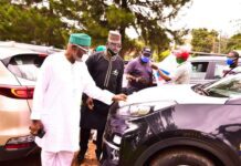 Akeredolu present cars to House of Assembly members in Ondo