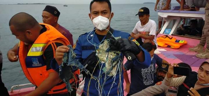 Boeing 737-500 belonging to Sriwijaya crashes into sea in Indonesia killing 56 passengers