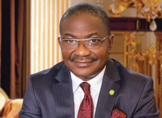 In PHC near Akwa Ibom Governor’s office, nurses use phone torchlights in labour room