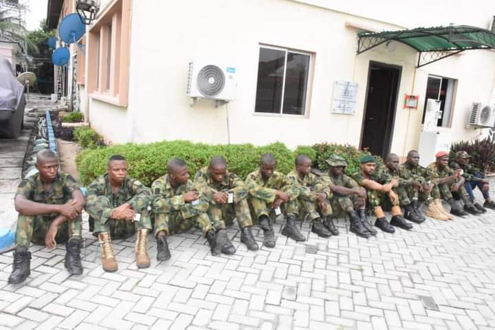 Nigerian Army arrest 12 imposters dressed in full military camouflage