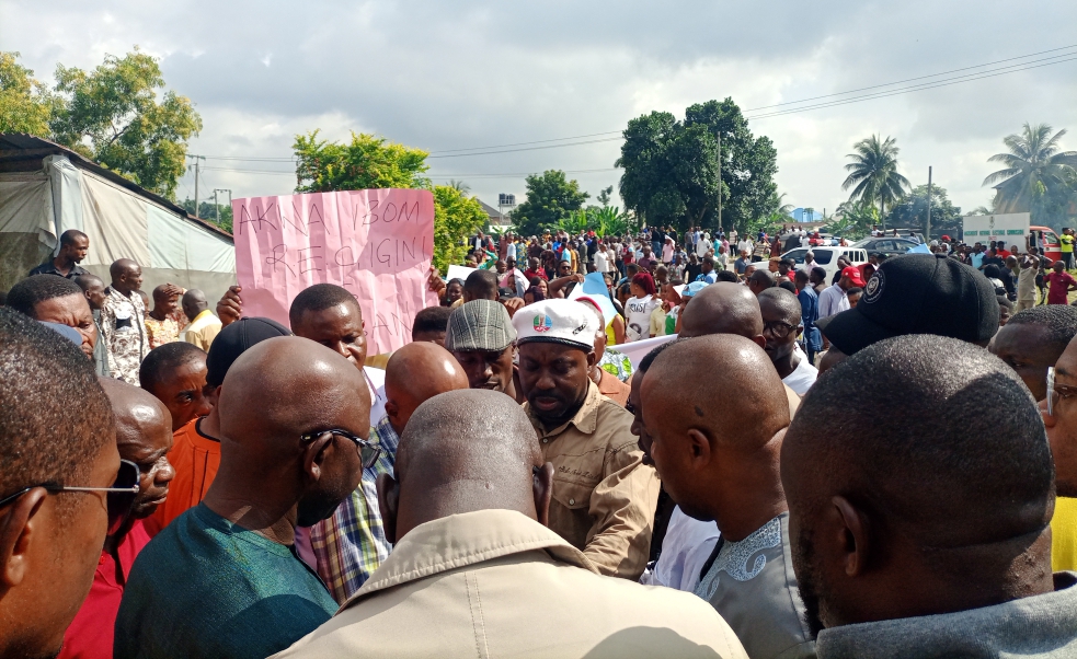 Youths besiege INEC office in Akwa Ibom, demand Igini's removal 